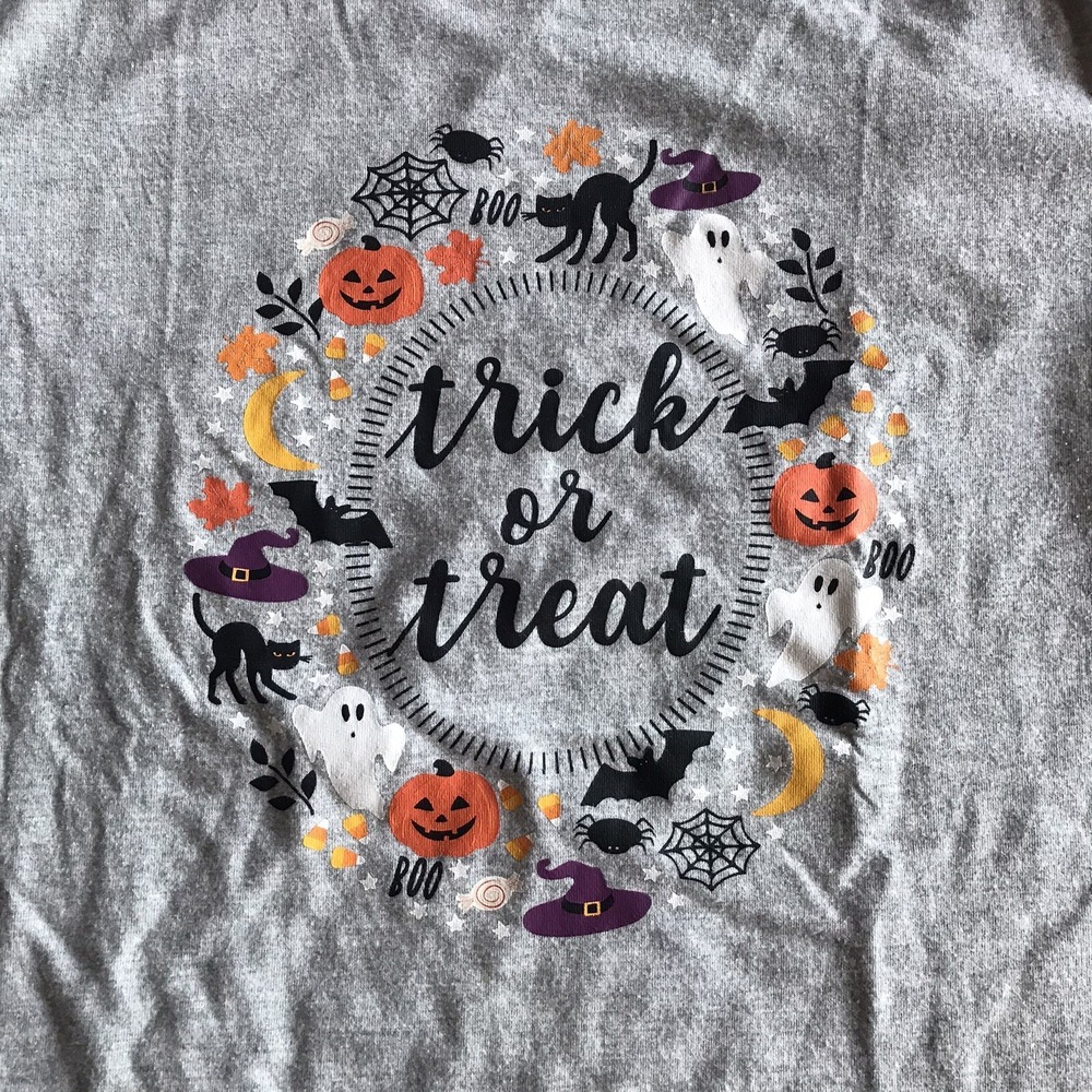 Halloween  T Shirt Womens Medium Grey Trick or Treat Basic Editions Long Sleeve